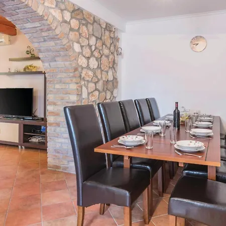 Prázdninový dům Pet Friendly In Pazin With Jacuzzi Heki
