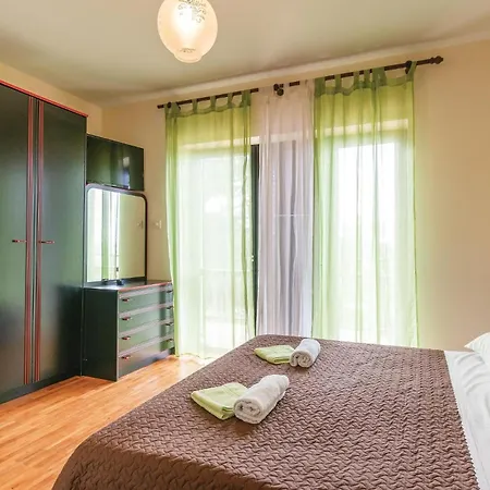 Pet Friendly In Pazin With Jacuzzi 別荘