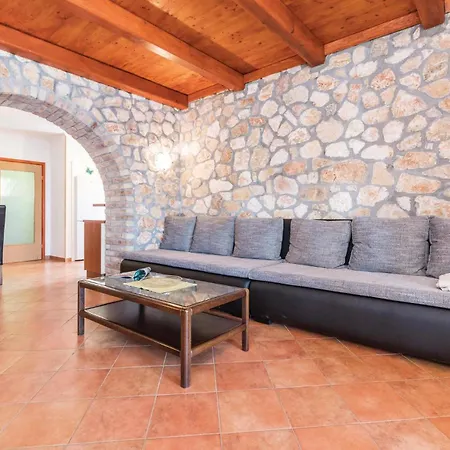 Pet Friendly In Pazin With Jacuzzi 別荘 *