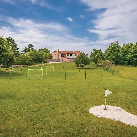 בית נופש Pet Friendly In Pazin With Jacuzzi *