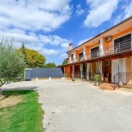Pet Friendly In Pazin With Jacuzzi