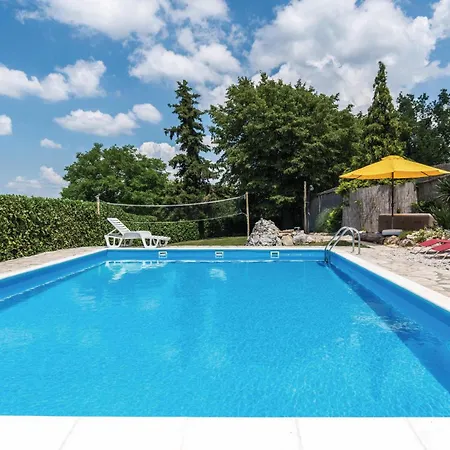Pet Friendly In Pazin With Jacuzzi Heki