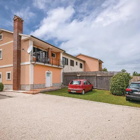Pet Friendly In Pazin With Jacuzzi