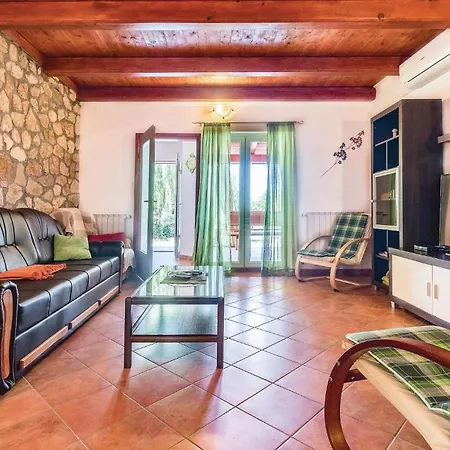בית נופש Pet Friendly In Pazin With Jacuzzi