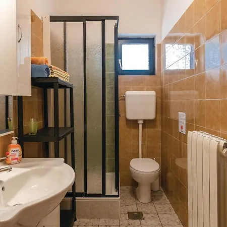 Pet Friendly Home In Pazin With Jacuzzi Holiday home Heki