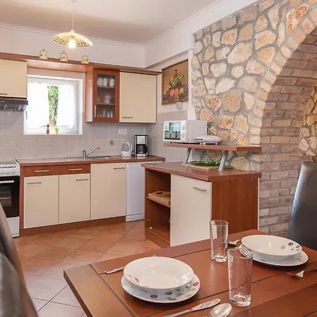 Pet Friendly Home In Pazin With Jacuzzi *