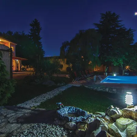 Pet Friendly Home In Pazin With Jacuzzi Heki