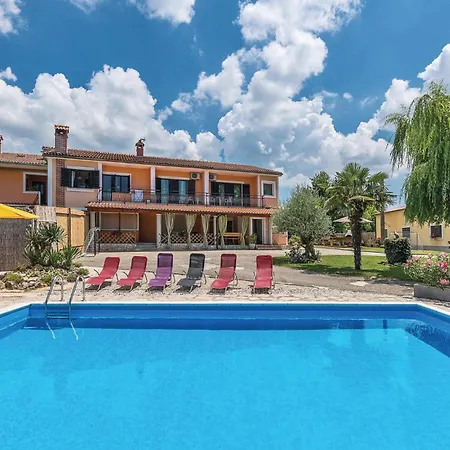 Pet Friendly Home In Pazin With Jacuzzi Heki