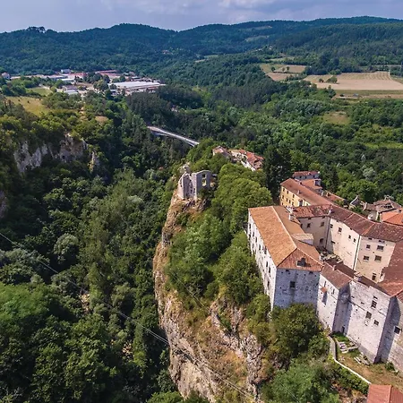 Pet Friendly Home In Pazin With Jacuzzi Holiday home *
