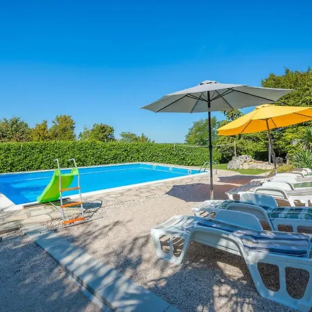 Pet Friendly Home In Pazin With Jacuzzi * Heki
