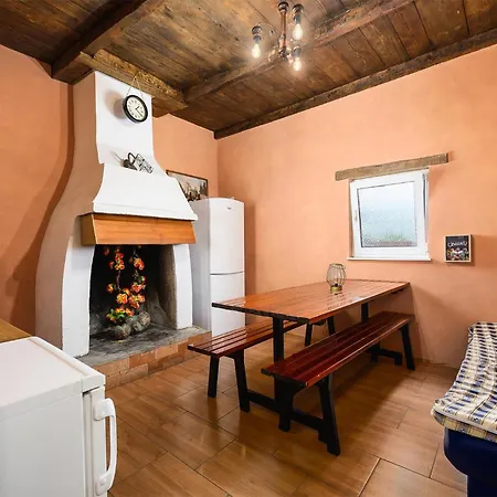 Pet Friendly Home In Pazin With Jacuzzi *