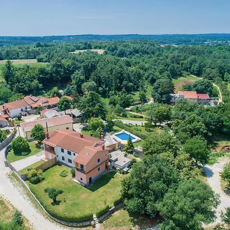 Pet Friendly Home In Pazin With Jacuzzi Heki